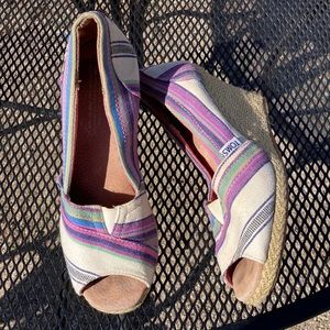 Colorful Toms wedges.
